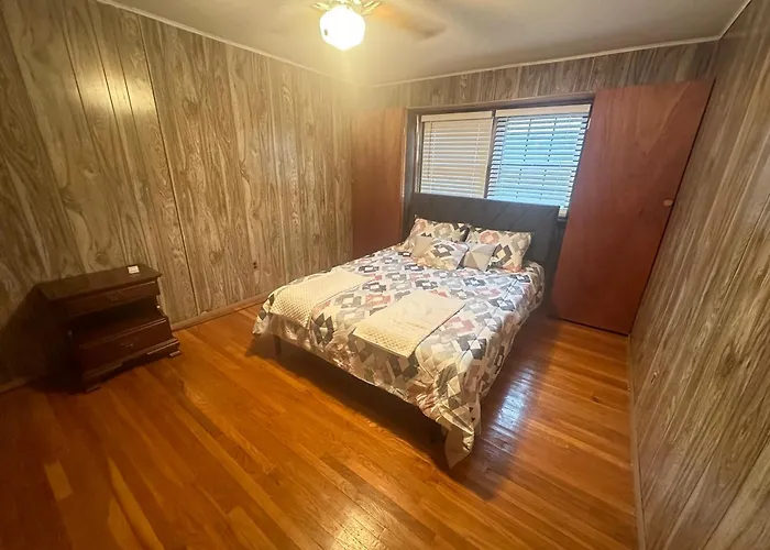 Cozy Philly Haven: Ideal Home