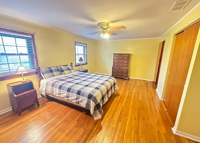 Cozy Philly Haven: Ideal Home